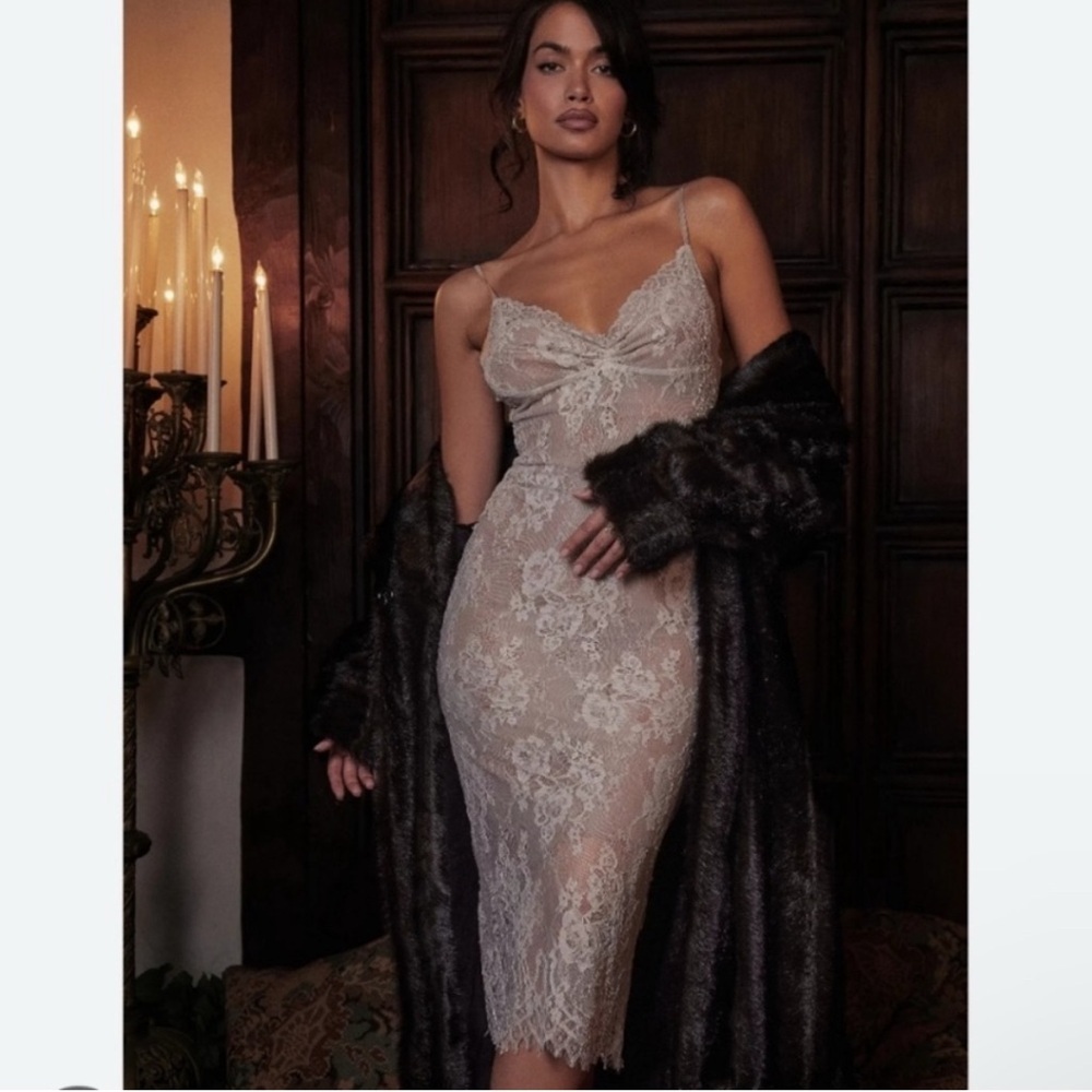 HOUSE OF CB 'Serelle' Antique Ivory Lace Midi Dress NWOT size M - Picture 3 of 3